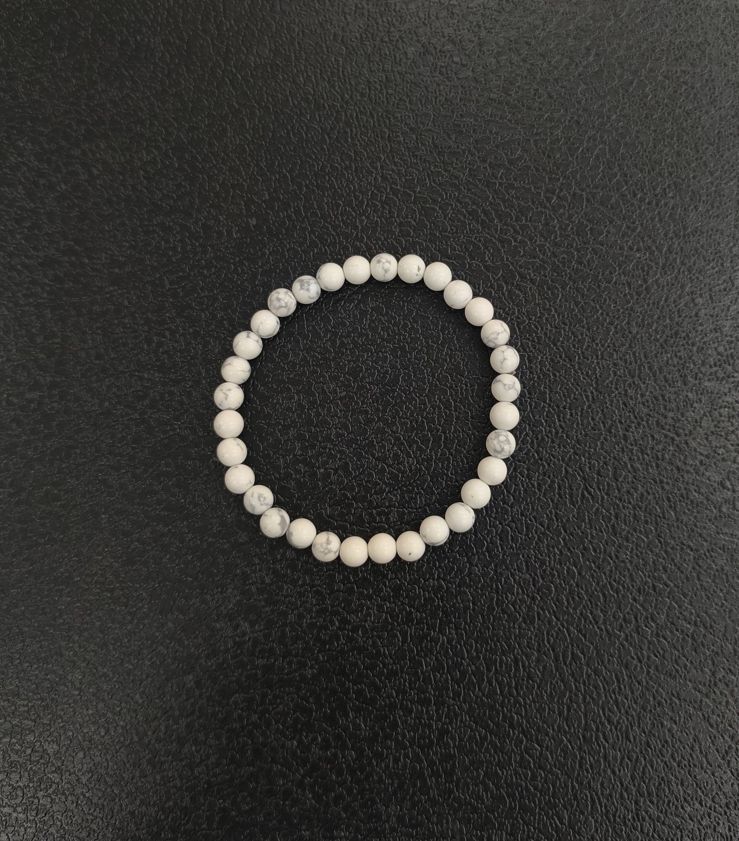 BRACELET EN PIERRE HOWLITE NATURELLE
