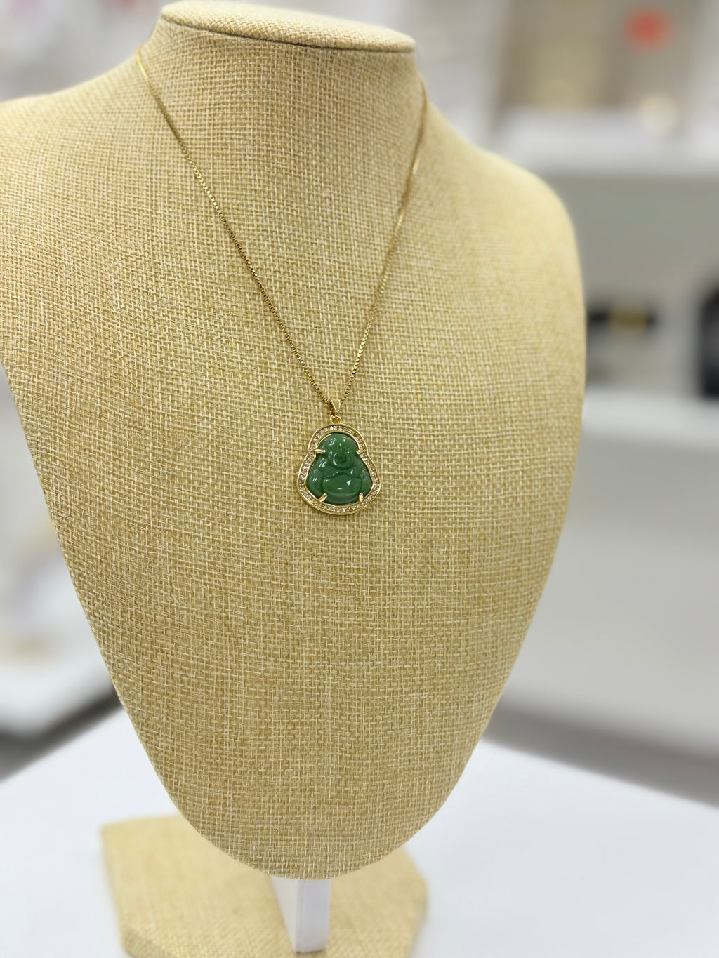 Chaîne et pendentif bouddha couleur jade en acier inoxydable