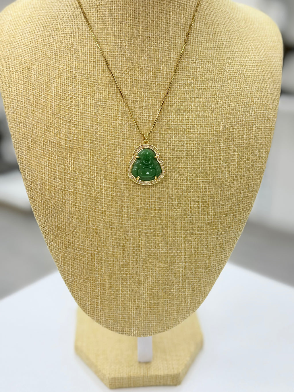 Chaîne et pendentif bouddha couleur jade en acier inoxydable