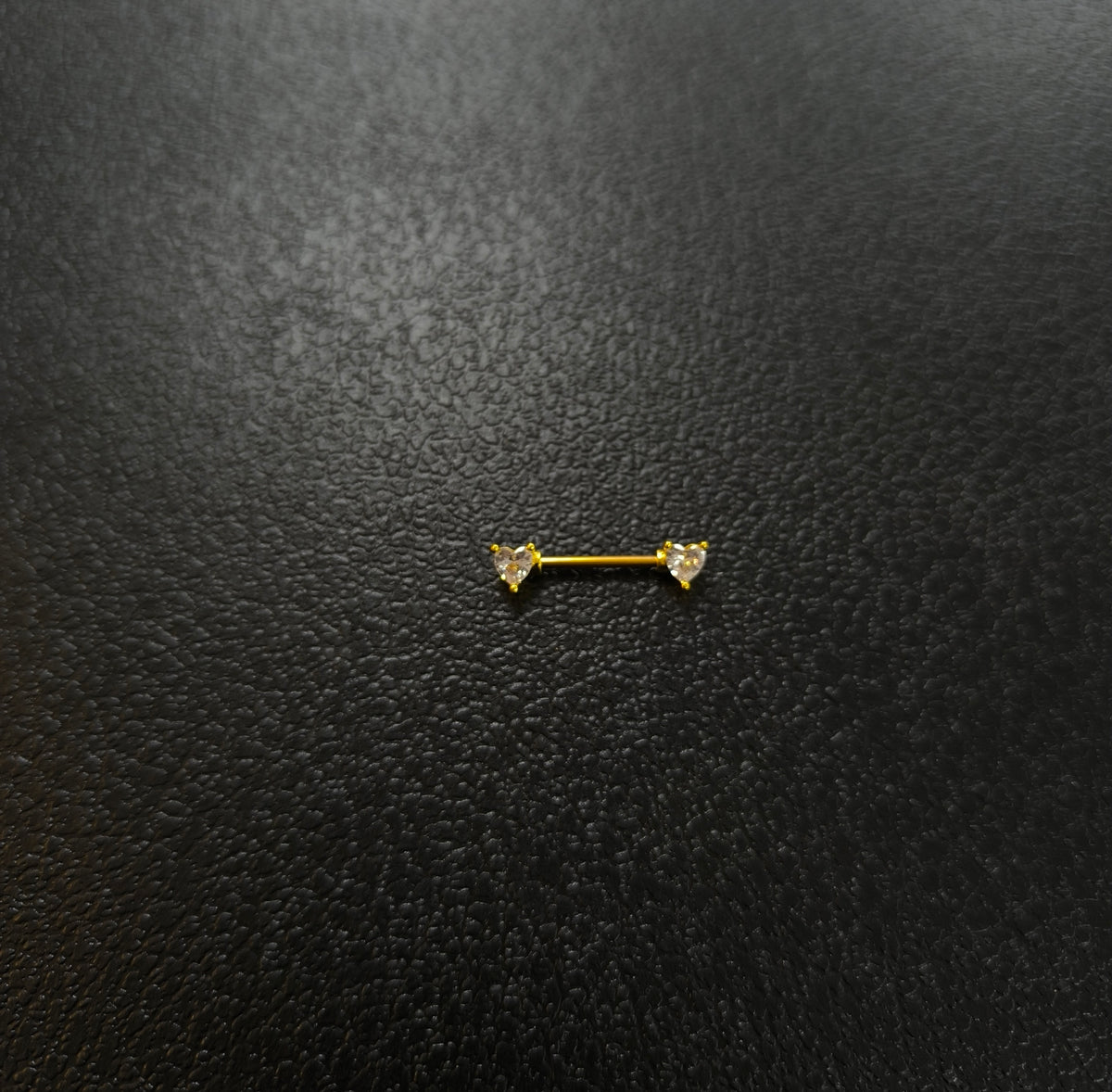 Piercing téton doré cœur en oxyde de zirconium