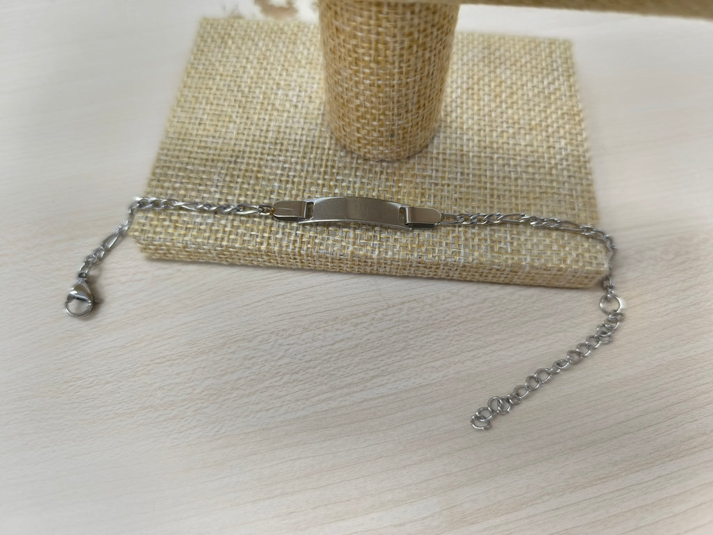 Bracelet maille figaro fin avec plaque en acier inoxydable, à graver