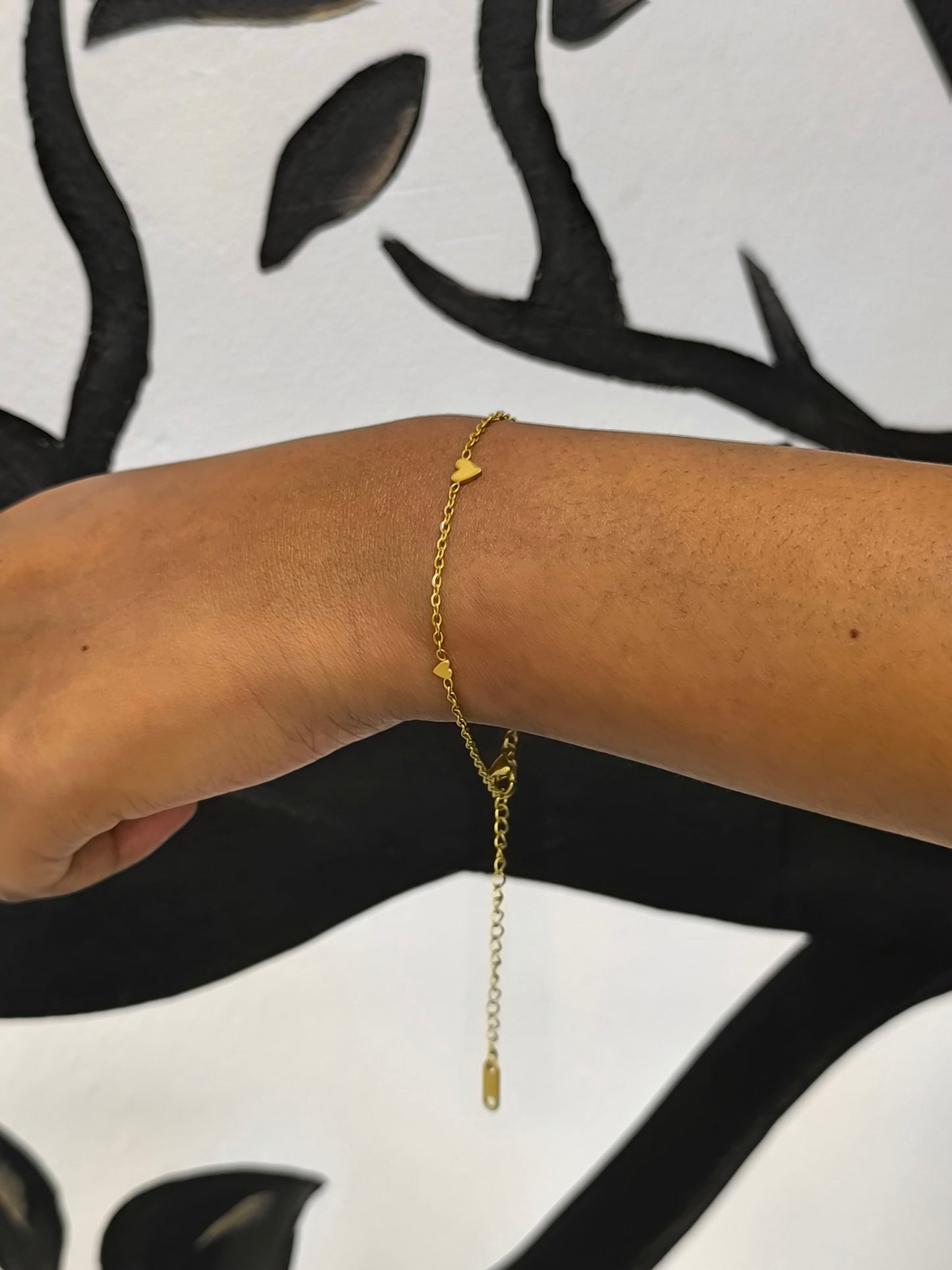 BRACELET AVEC DES PETITS COEURS DORES