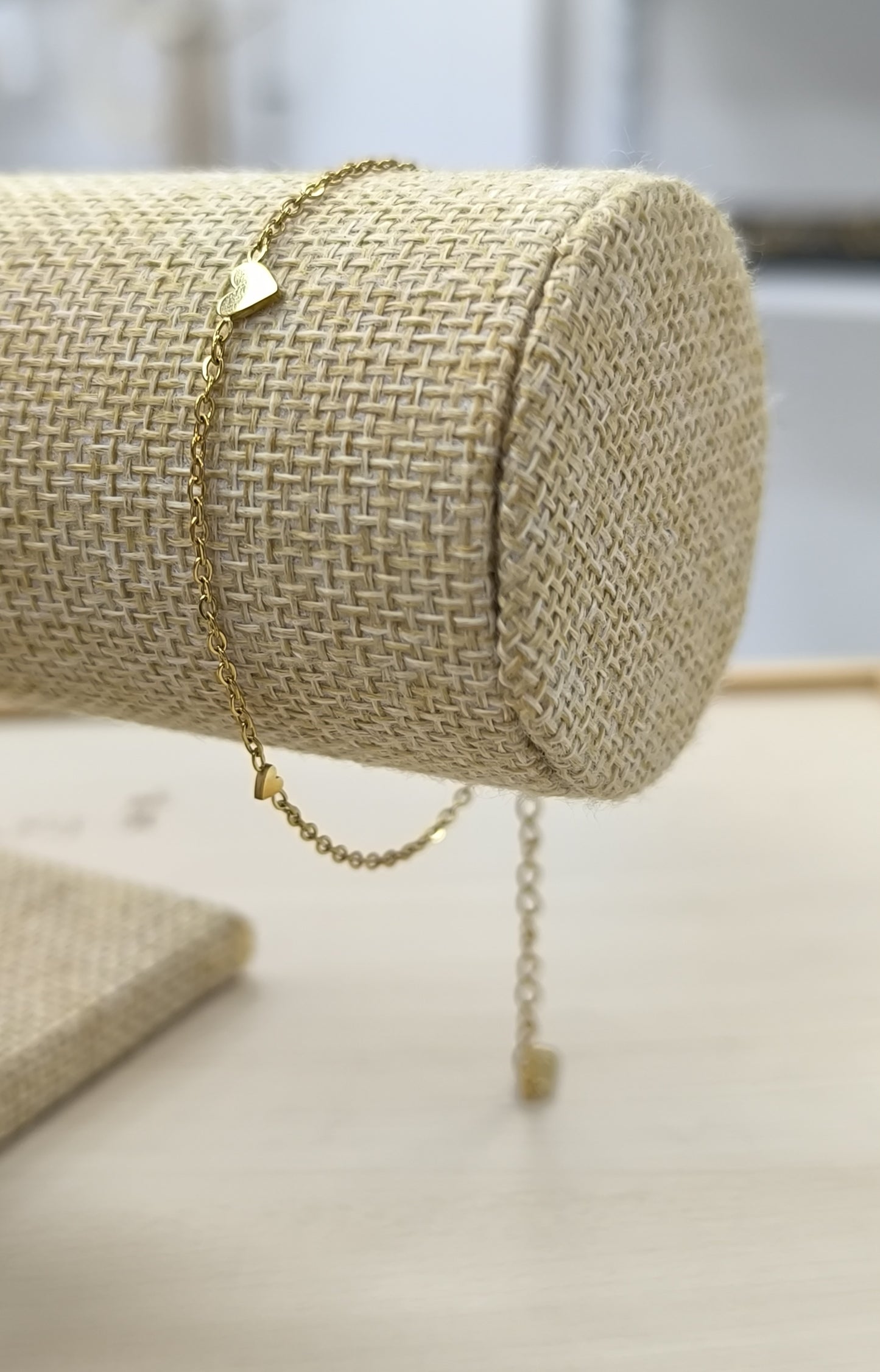 BRACELET AVEC DES PETITS COEURS DORES