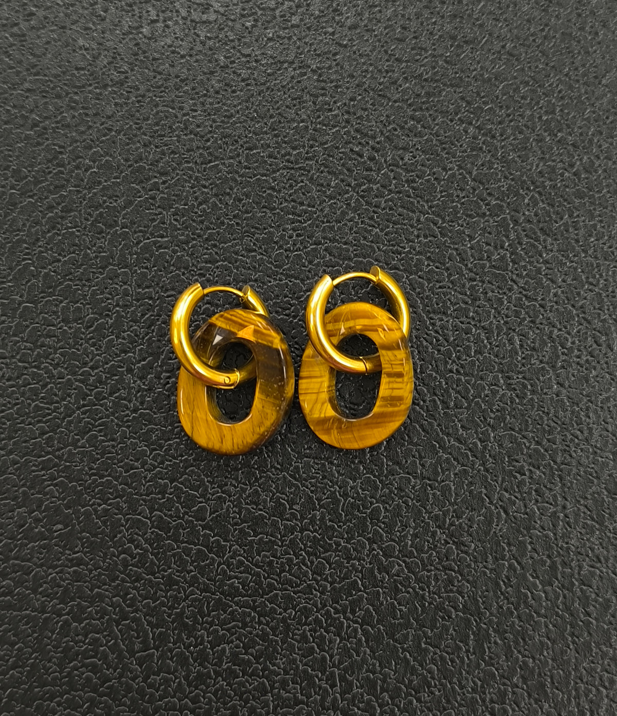 Boucle d'oreille dorée œil de tigre