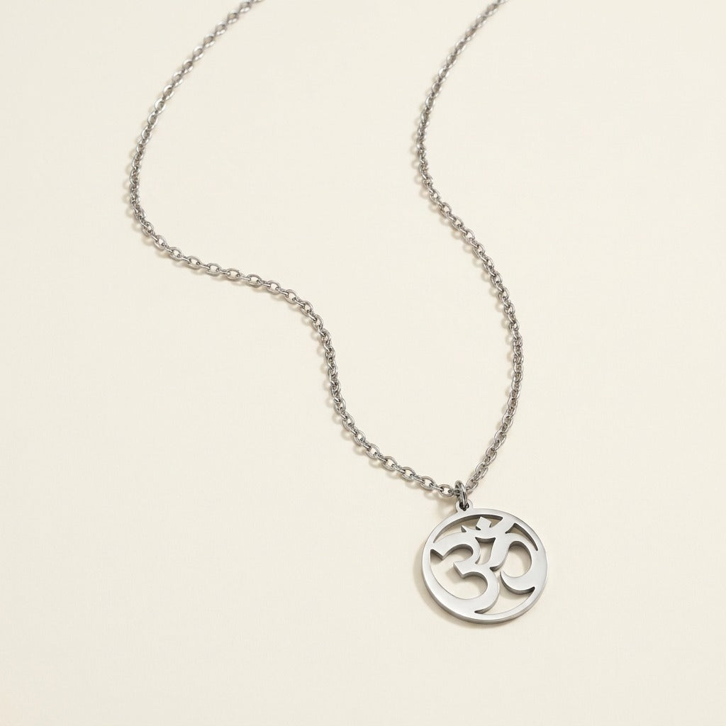 Collier pendentif ॐ « Om » en acier inoxydable, modèle 1, argenté