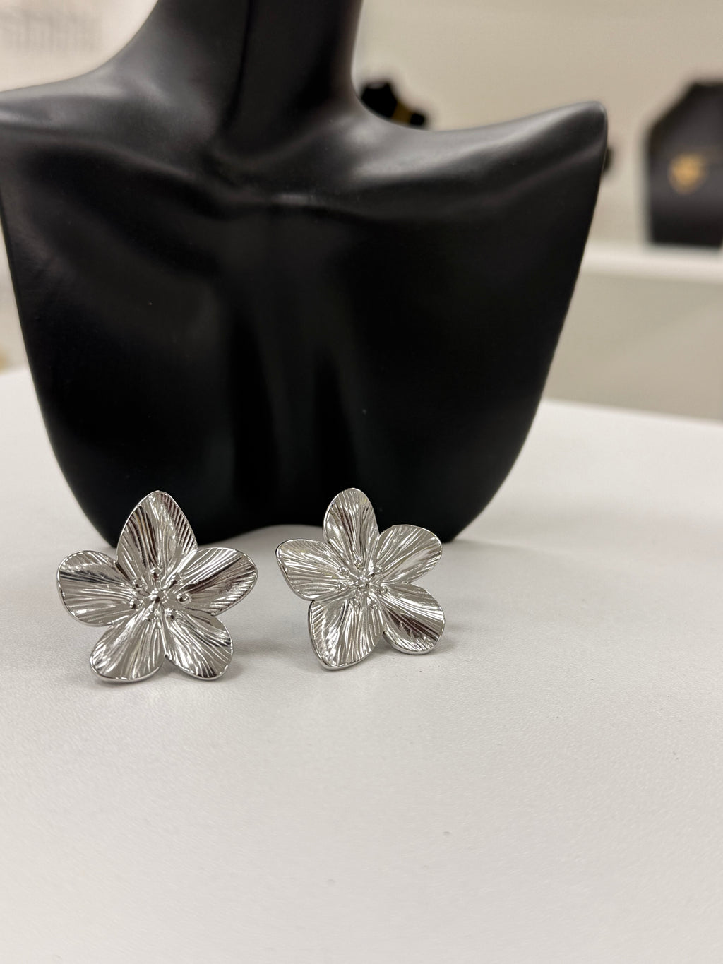 Boucles d'oreilles clou fleur d'hibiscus en acier inoxydable