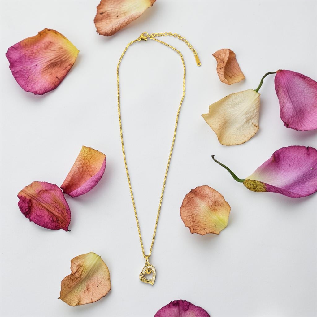 Collier doré pendentif cœur en oxyde de zirconium