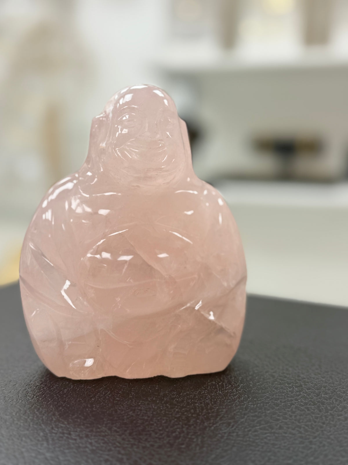 Bouddha assis en quartz rose, modèle 1