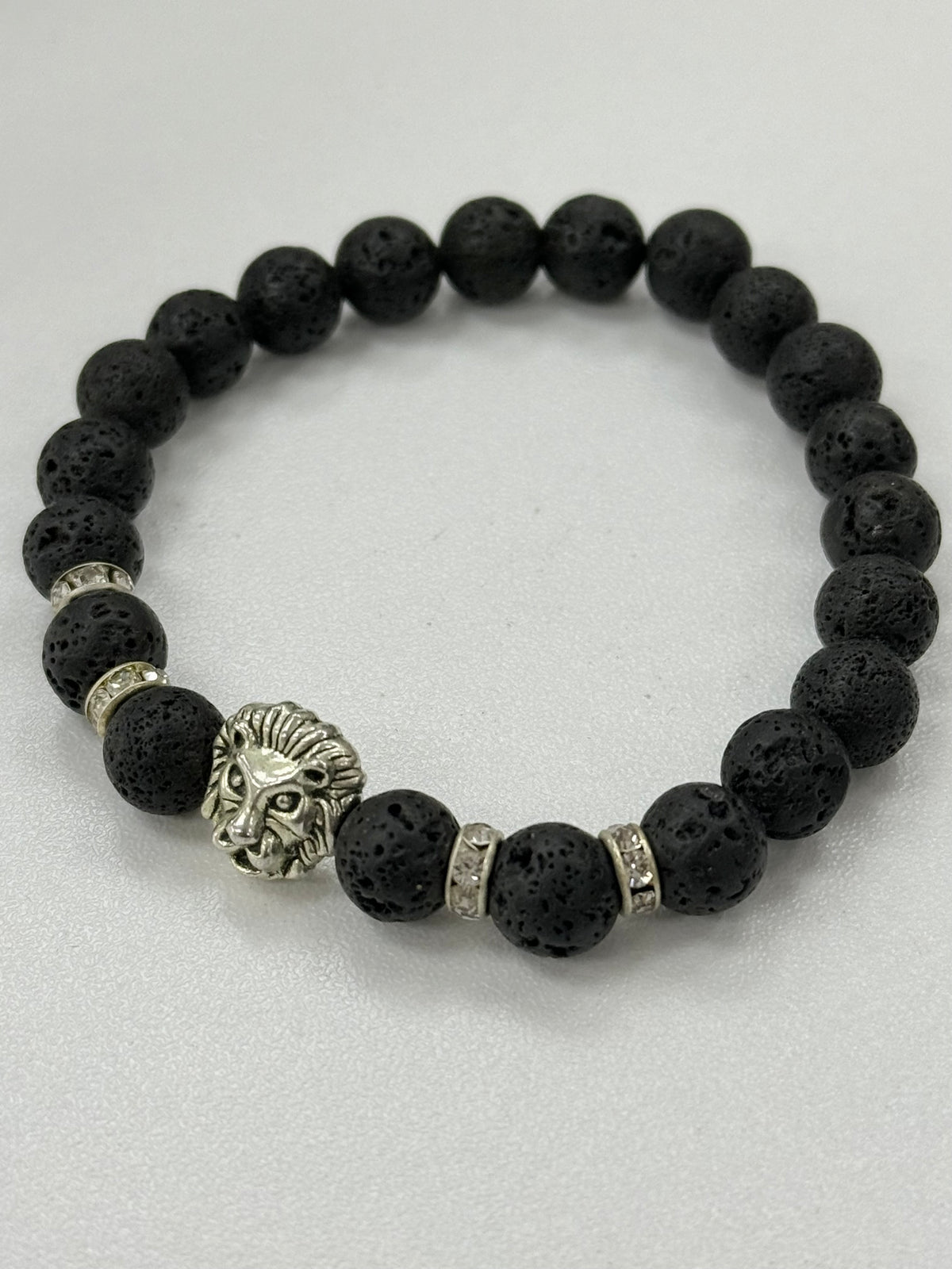 Bracelet pierre de lave tête de lion et strass