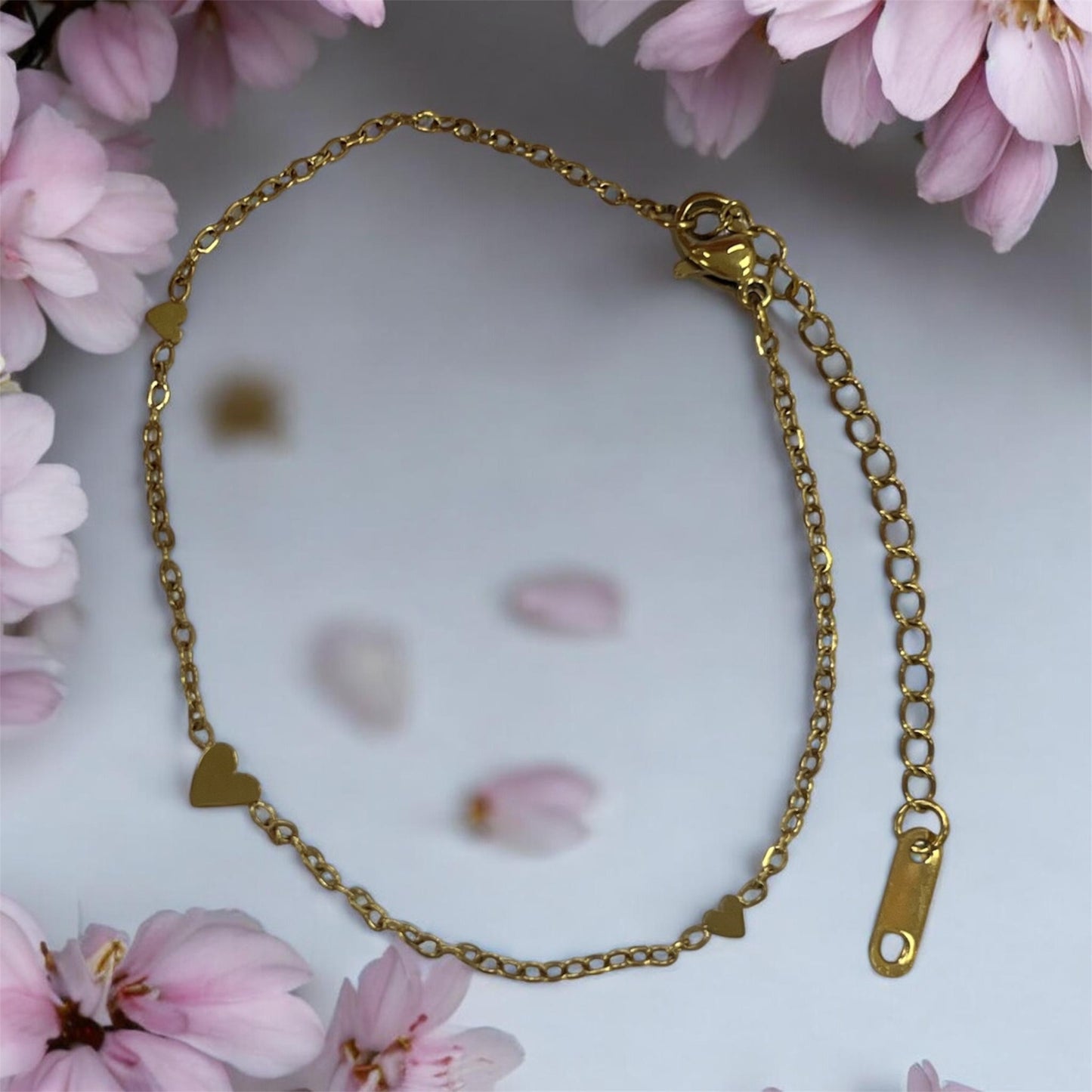 BRACELET AVEC DES PETITS COEURS DORES