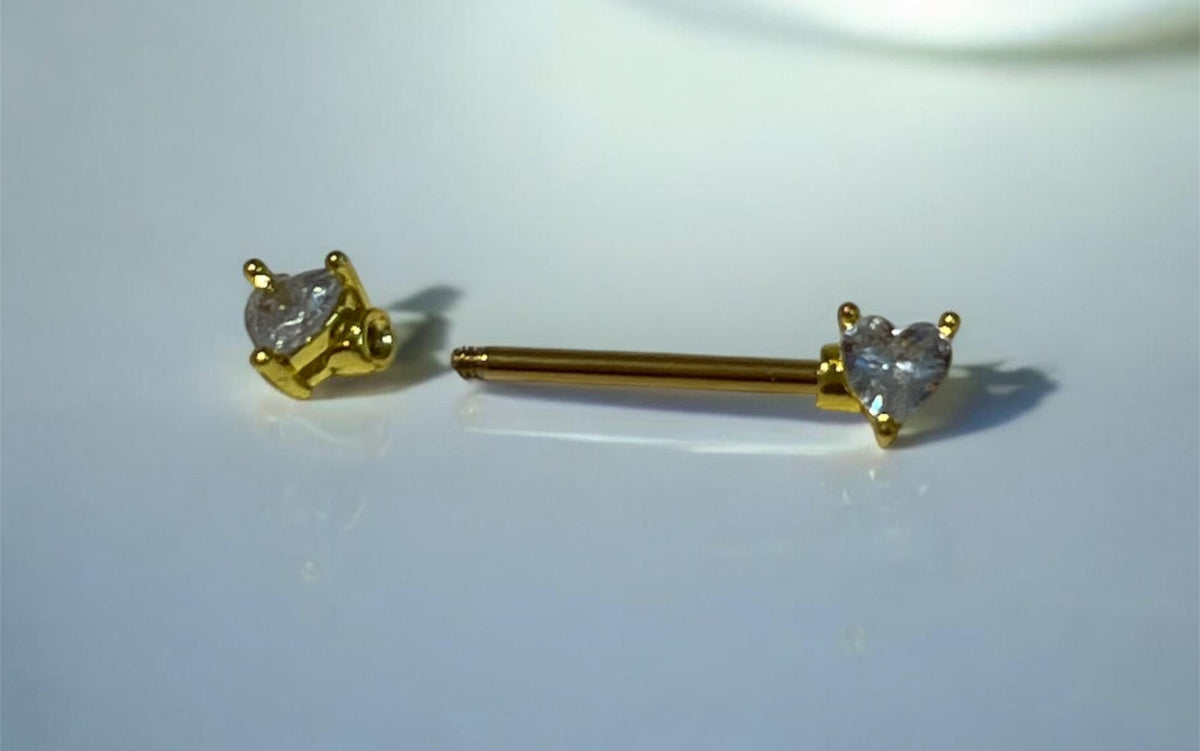 Piercing téton doré cœur en oxyde de zirconium