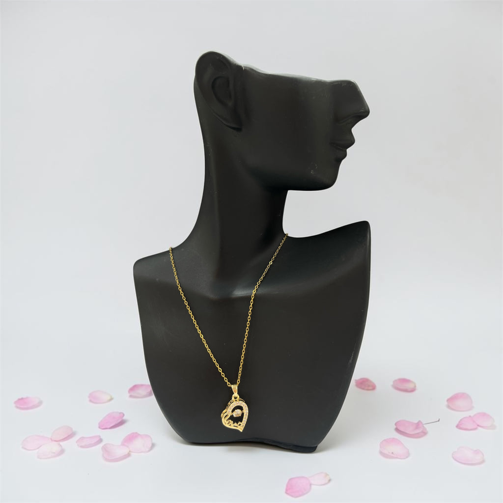 Collier doré pendentif cœur en oxyde de zirconium