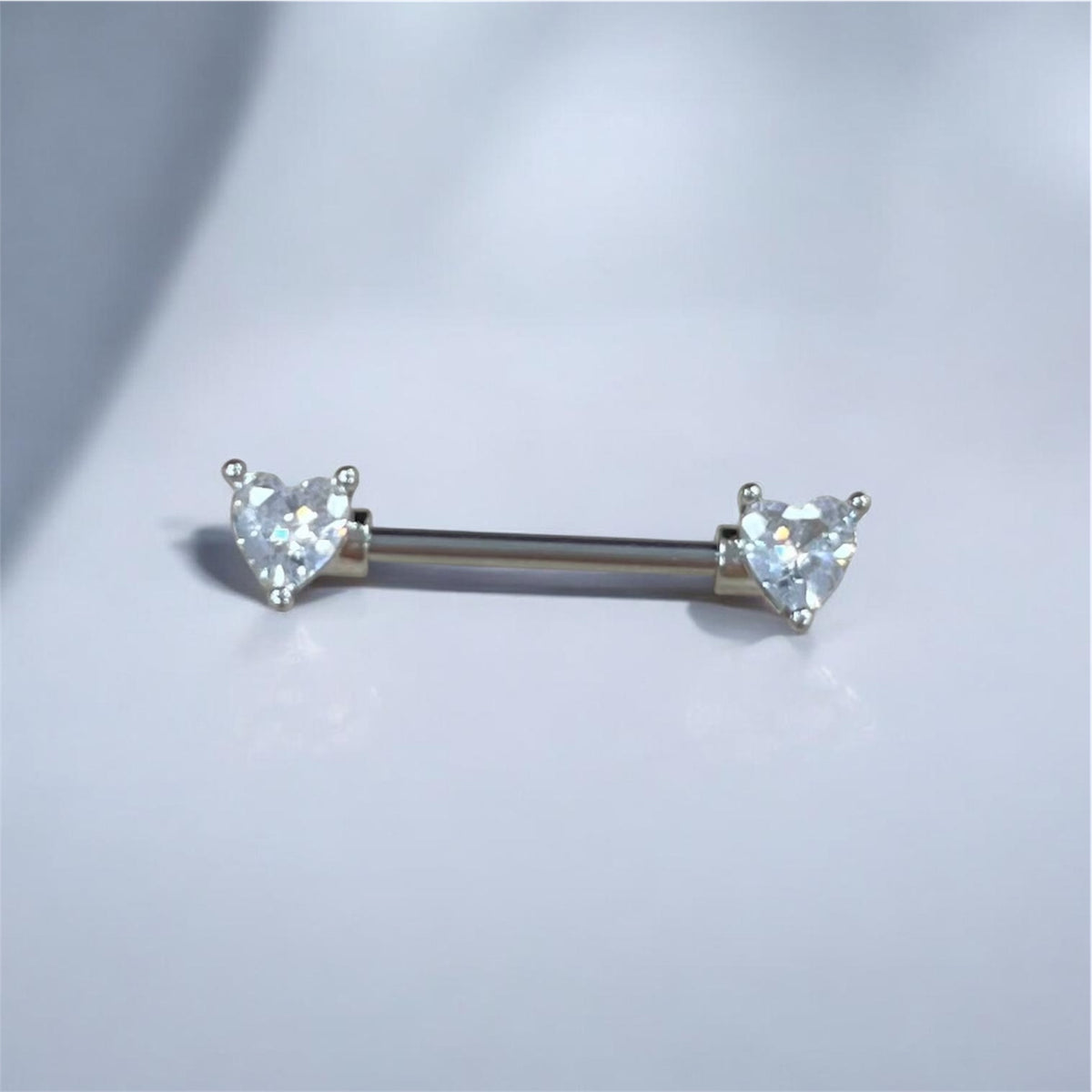 Piercing téton doré cœur en oxyde de zirconium