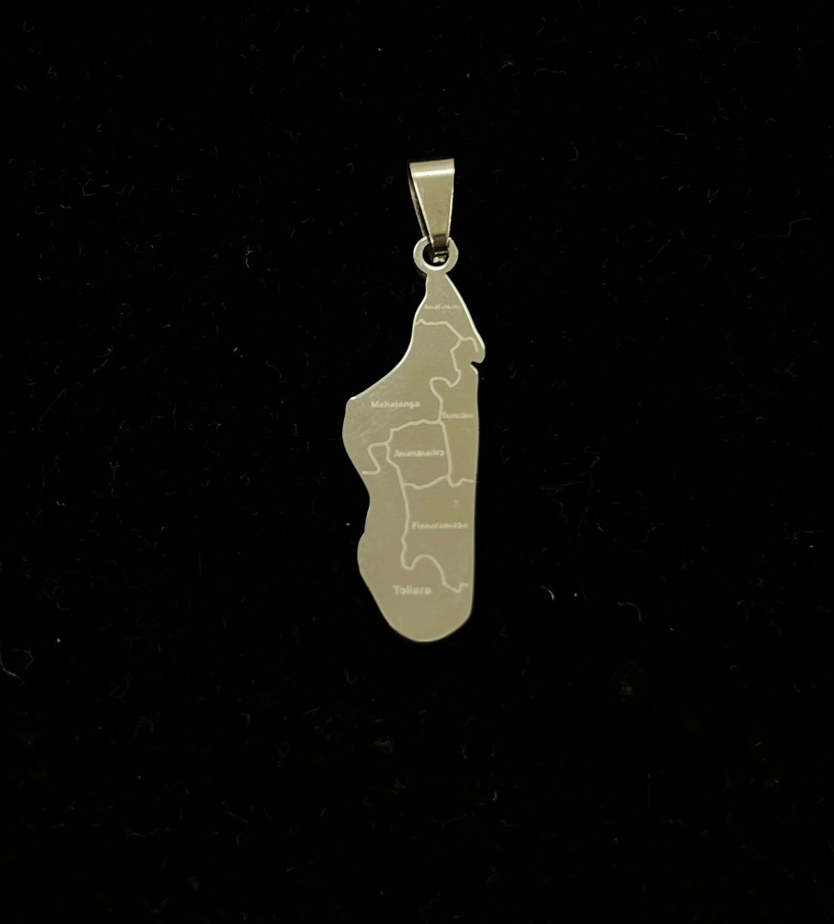 Pendentif carte de Madagascar en acier inoxydable