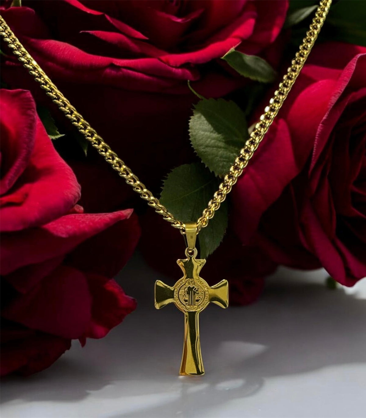 Chaîne et pendentif croix de saint Benoît en acier inoxydable