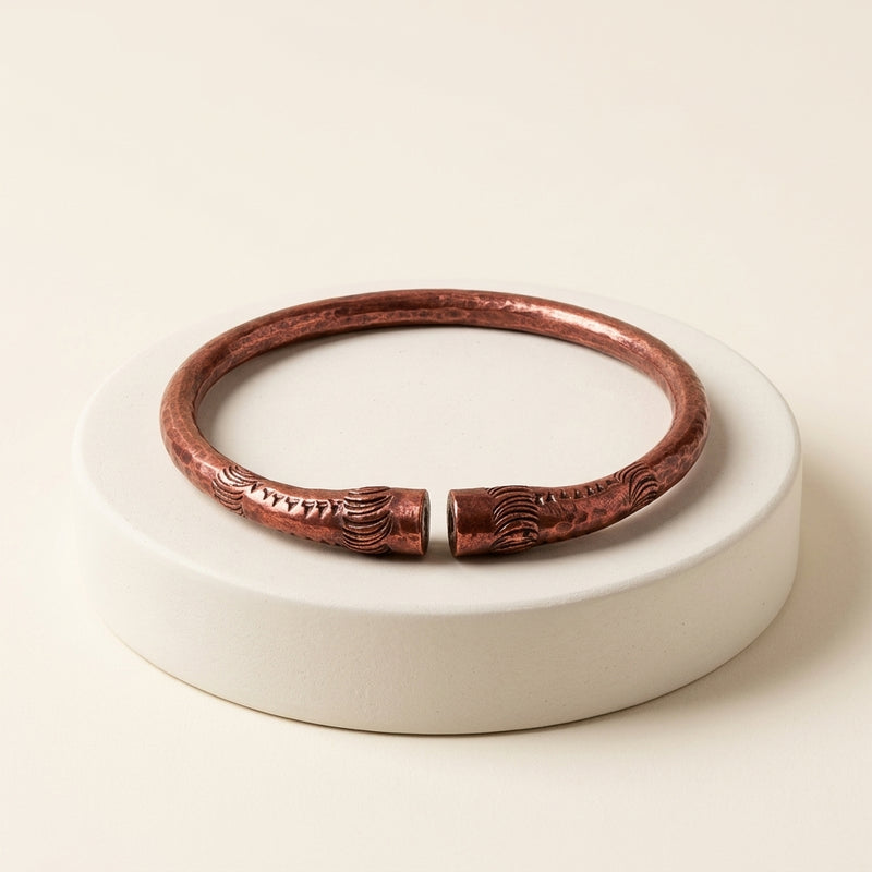 Jonc artisanal en cuivre forgé traditionnel de Madagascar - L'Arbre à Bijoux